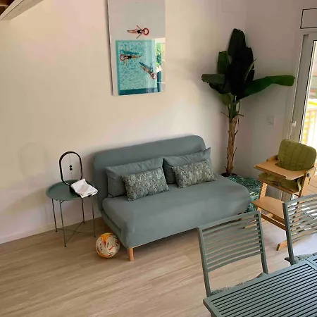 Apartment Cosy Flat With Terrace, Swimming Pool And Parking In