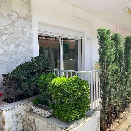 Cosy Flat With Terrace, Swimming Pool And Parking In