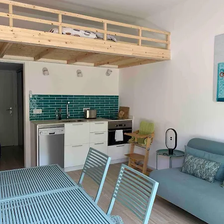 Apartment Cosy Flat With Terrace, Swimming Pool And Parking In