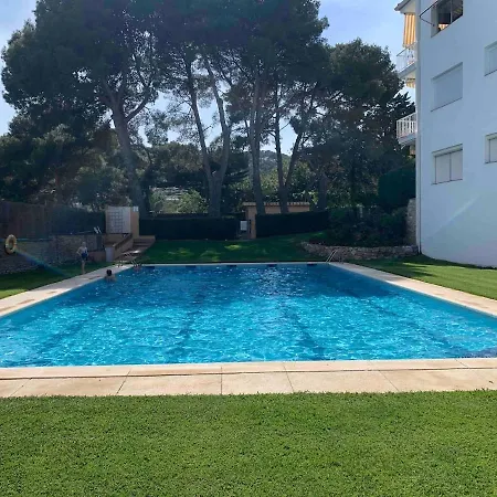 Cosy Flat With Terrace, Swimming Pool And Parking In Lägenhet *