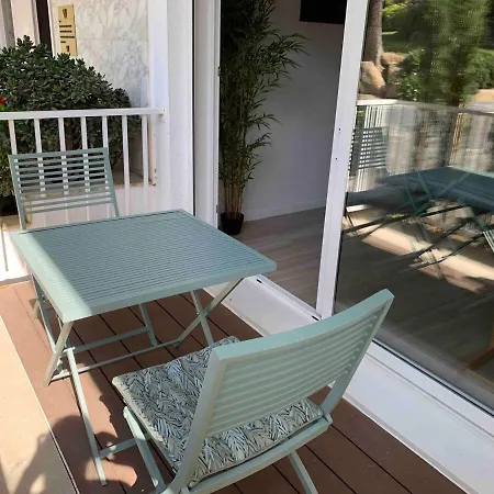 Cosy Flat With Terrace, Swimming Pool And Parking In Lägenhet *