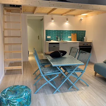 Cosy Flat With Terrace, Swimming Pool And Parking In Apartment